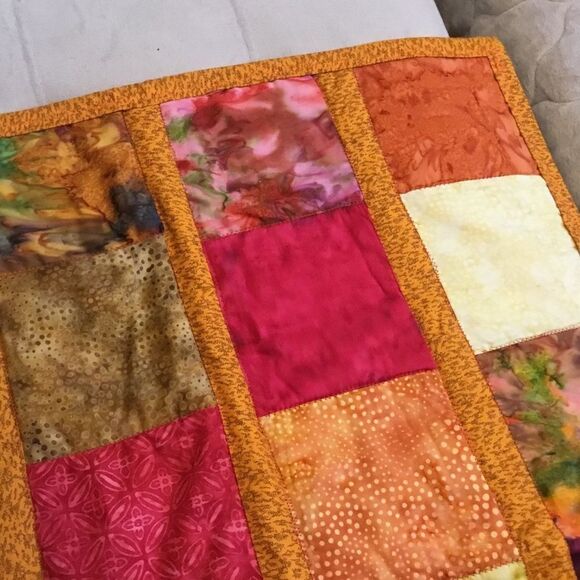 NWT Hand Crafted and Quilted Autumn Colors Runner - Picture 7 of 11